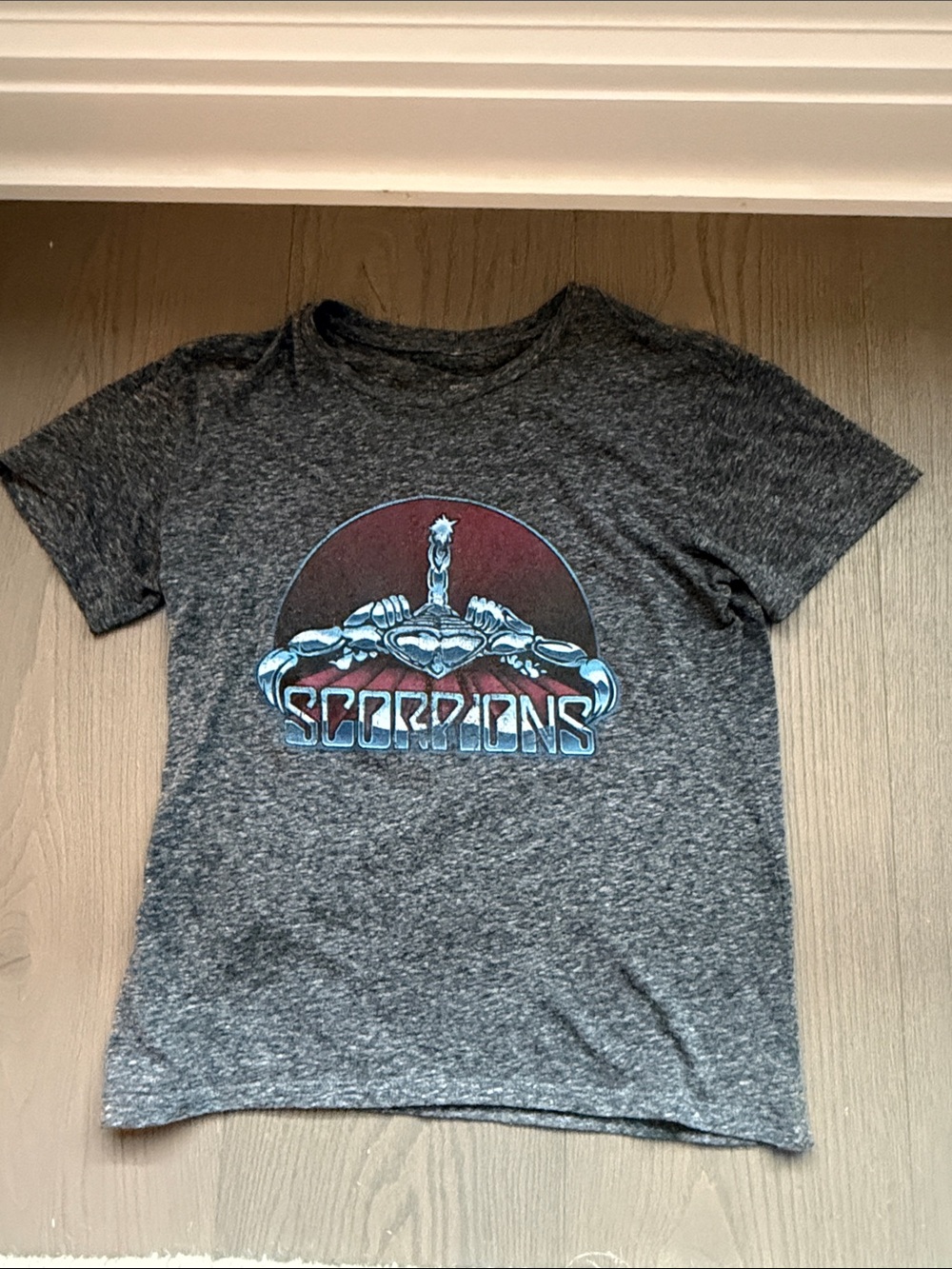 David Lerner Heather Gray Scorpions Graphic Tee XS Super soft